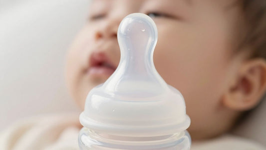 Tetina Suavinex de flujo lento para bebé.