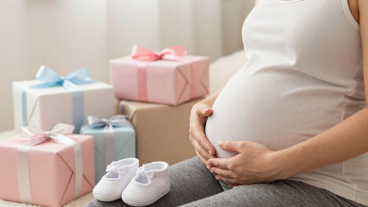 Regalos para futura mamá, mujer embarazada feliz.