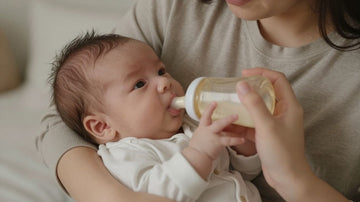 Cuánta leche toma un bebé de 1 mes: cantidades, frecuencia y señales de una alimentación adecuada